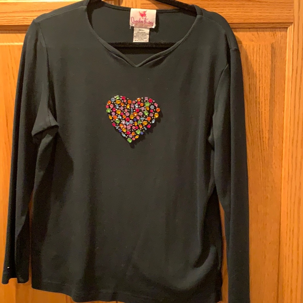 Quacker Factory blk Shirt multi stones heart shape